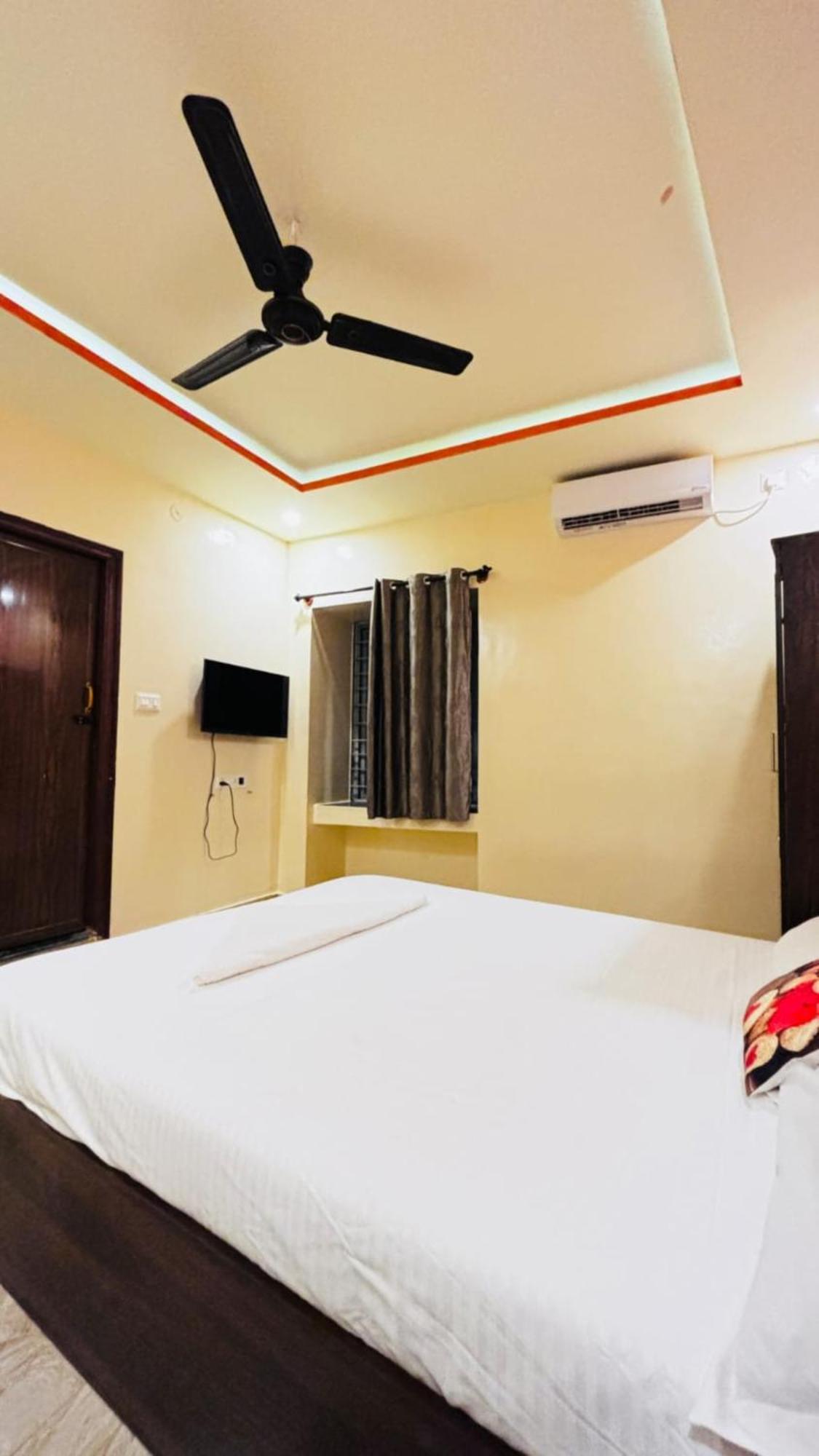 Hotel New Royal Ruby - Electronic City Phase 1 Kammasandra Bagian luar foto